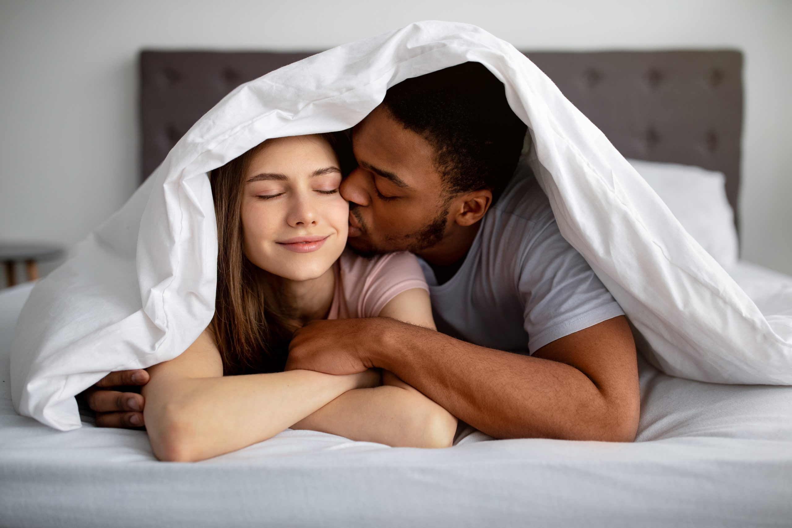 Die heißesten Sexstellungen für kalte Herbstnächte - How To Be Rough In Bed